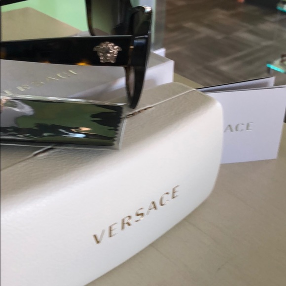 Authentic Versace sunglasses - Picture 2 of 4